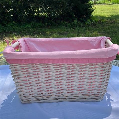 Accents Vintage White Wickerrattan Large Basket With Removable Fitted