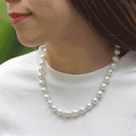 Pearl Necklace Has Always Been The Top Choice For Ladies When They Want An Elegant And Royal