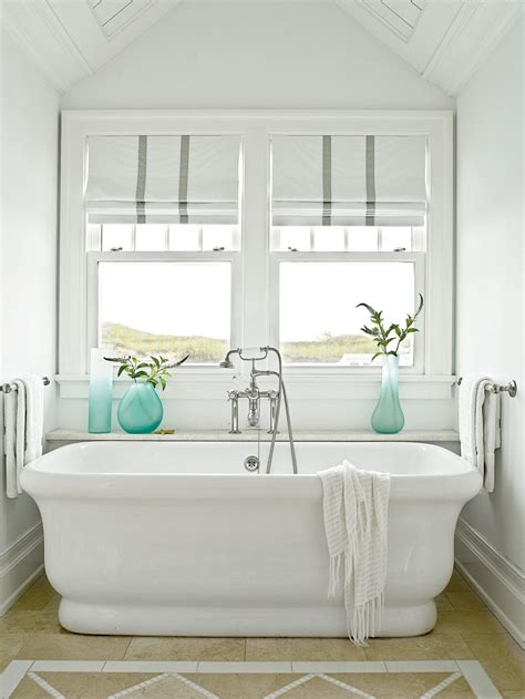 31 Beautiful And Tranquil Beach House Bathrooms Inspired By The Coast