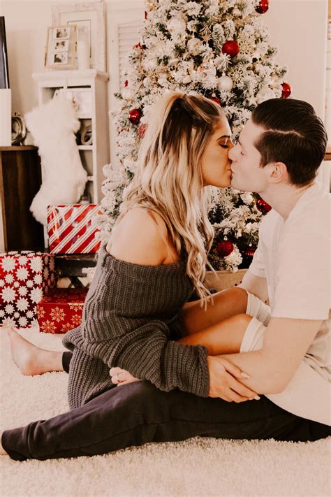 In Home Couples Session Cute Couples Couples Photography In Home Session Inspo Christmas