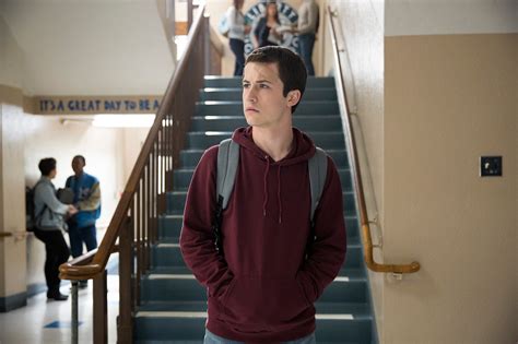 13 Reasons Why S Dylan Minnette Why Season 2 Is Necessary