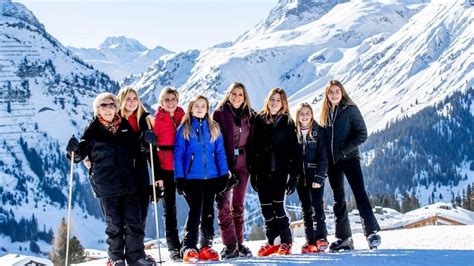 ☃️❄🤩 all safety measures in the ski resort in the link! RTL Boulevard niet welkom bij fotosessie Oranjes in Lech ...