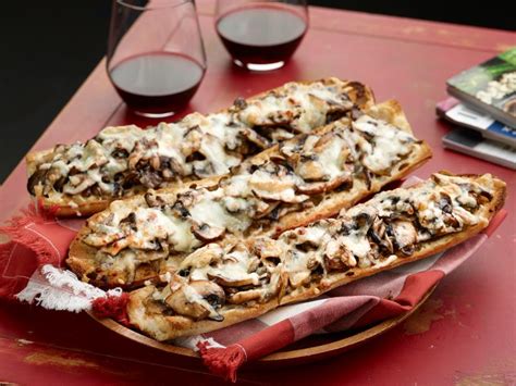Jun 11, 2021 · french pizza bread. Mushroom Lovers' French Bread Pizzas Recipe | Rachael Ray ...