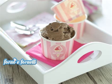 Il gelato al tartufo fatto in casa è una ricetta imbattibile! Il gelato al cioccolato e nocciole è un ottimo dolce fatto ...