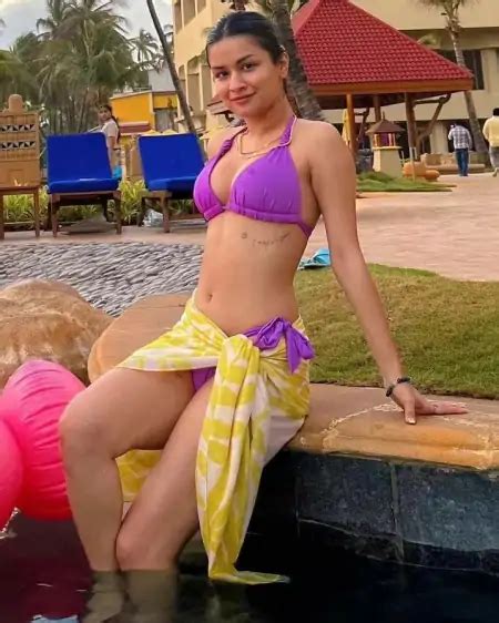 Avneet Kaur Hot And Sexy Pics In Bikini