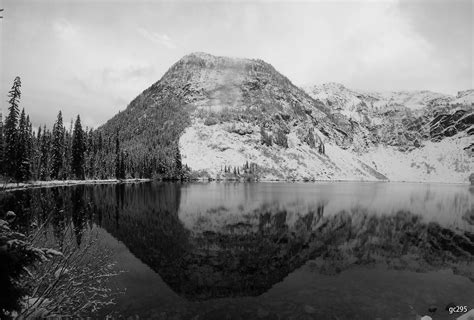 Winter Stillness At Rainy Lake North Cascades Hd Wallpaper