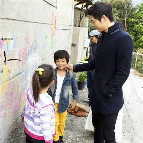 Song joong ki, jeon yeo bin, and 2pm's taecyeon share their gratitude to viewers ahead of vincenzo finale. Song Joong Ki with Kids | K-Drama Amino