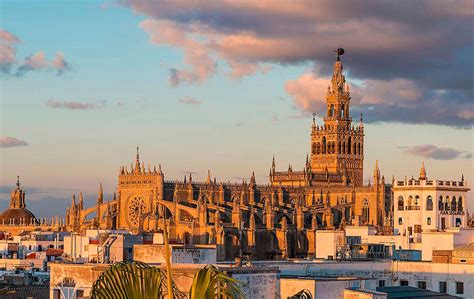 Sevilla fc to play the finals of elaliga santander this weekend. Descubra La Giralda y la Catedral de Sevilla