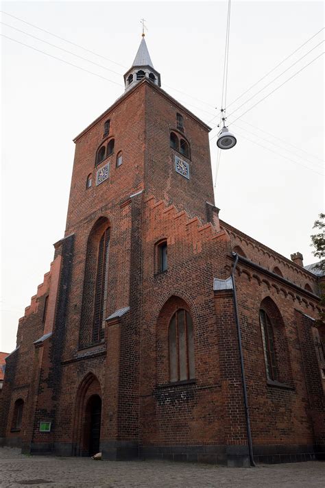 It lies at the mouth of the gudenå river along randers fjord, northwest of århus. Sankt Mortens Kirke (Randers) - Wikipedia, den frie ...
