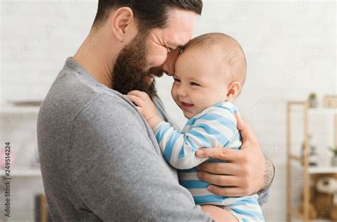 Fotografia Do Stock Loving Father Embracing His Cute Baby Son Adobe