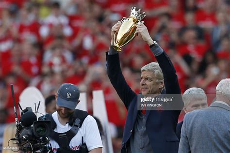 Arsenal Invincibles Gold Premier League Players Staff Winners Trophy