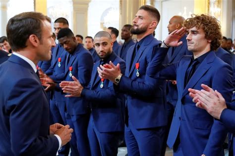 Antoine Griezmann A T Il Vraiment Adressé Un Salut Militaire à Emmanuel