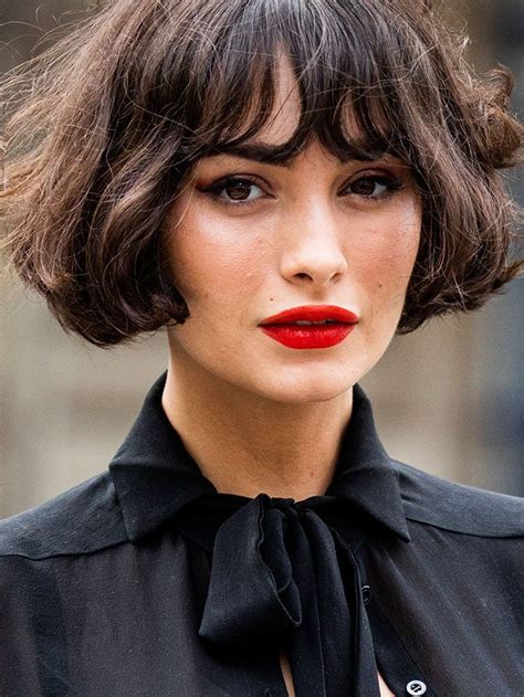 how to achieve effortless french girl hair according to a parisian stylist tagli di capelli