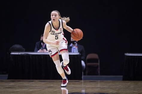 Paige bueckers (born october 20, 2001) is an american college basketball player for the uconn huskies of. UConn women's basketball's Paige Bueckers named AP First ...