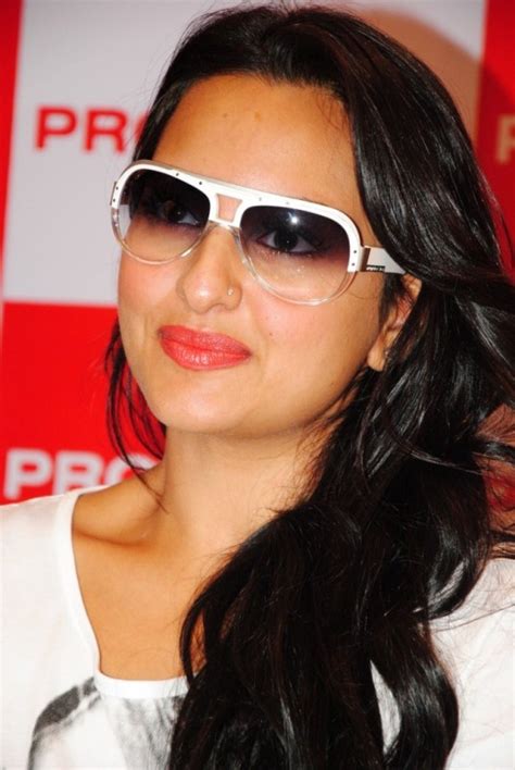 Beautiful Bollywood Star Sonakshi Sinha Desi Comments