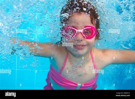 Underwater Little Girl Pink Bikini Hi Res Stock Photography And Images
