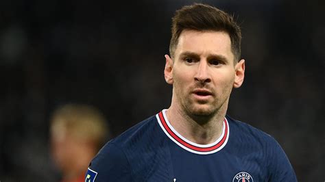 lionel messi contract how much does psg star earn and when does the deal expire uk