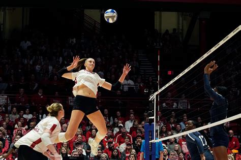 Wisconsin Volleyball Badgers Falter In Final Four To Dominant Texas Madi Skinner