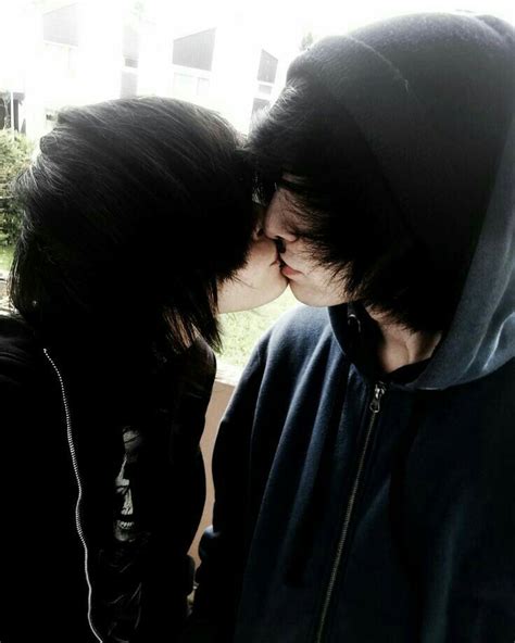 Pin By Phyllis Poston On Emoscene Cute Emo Couples Emo Couples Emo