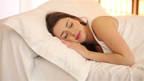 7 Reasons Why You Should Sleep On Your Left Side