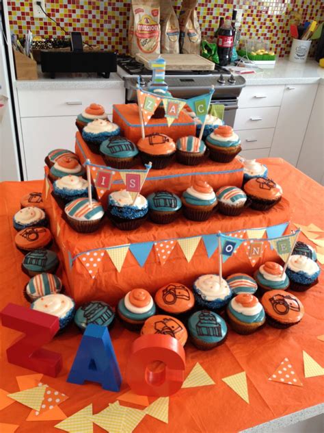 Could you tell me about that? An Orange/Blue One-Year-Old-in-a-Flash Party - Project Nursery