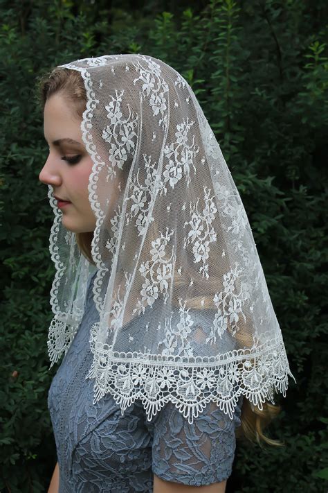 Evintage Veils Traditional Ivory Chantilly Lace Vintage Inspired Lace