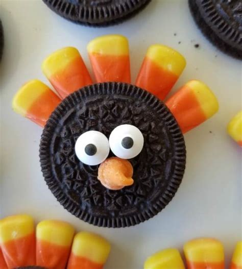 Try a couple of recipes from this lineup of kids meal ideas and ring that dinner bell, delicious is served! 10 Cute Thanksgiving Desserts That Kids Will Love - Chicfetti