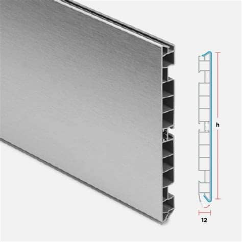De tira de zócalo de aluminio para adaptar como rodapie de la cocina de 15 cm de altura. Zócalo de PVC Aluminio Cepillado para Rodapié Cocina - Scilm