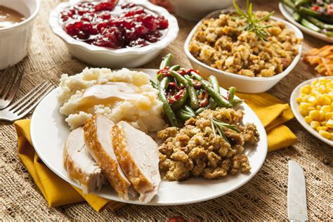 Once you've chosen your main course you can mix and match sides that cook a… How To Cook A Classic Thanksgiving Dinner - A Step By Step Guide