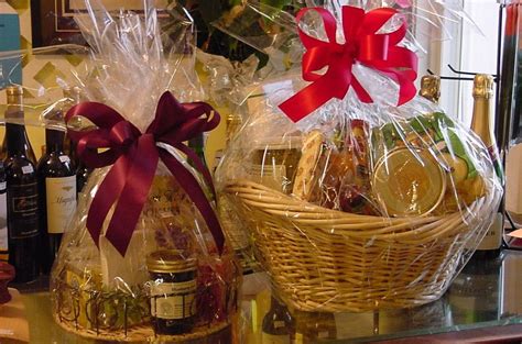 Gift basket tools for making beautiful gifts. 20 Awesome Christmas Gifts - Ideas For Men and Women