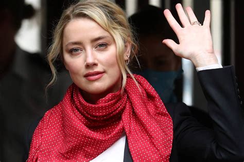 F5 Celebridades Amber Heard Diz Que Amava Johnny Depp E Acreditava