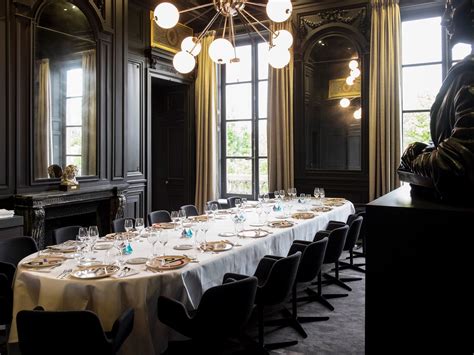 Découvrez l'espace dédié à l'univers de guy savoy. Restaurant Guy Savoy in Paris Is Now Bigger and Better ...