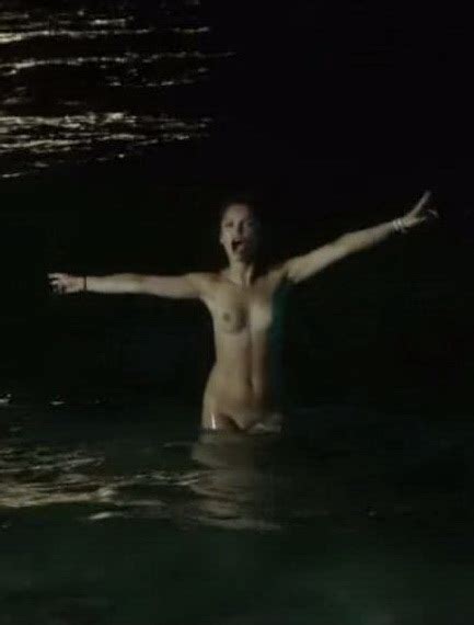 Alice Isaaz Nue Dans Un Moment D Garement Free Nude Porn Photos