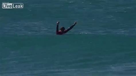 Shark Swims Jumps As Surfer Lands Perfect Heat Total Youtube