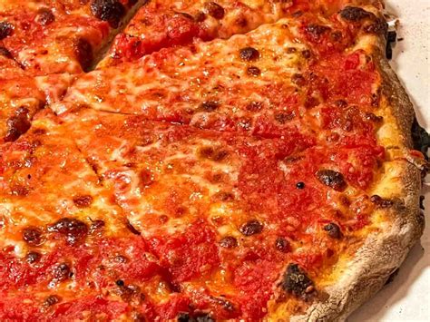 New Haven Pizza Guide 4 Pizzerias Not To Miss 2foodtrippers