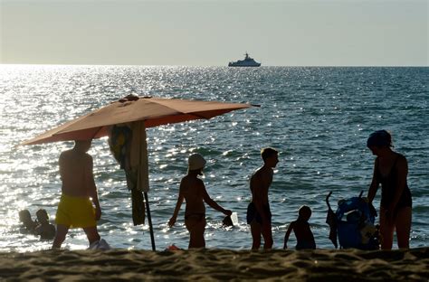 Crimea Beaches Closed To Build Trenches As Ukraine Counteroffensive Looms