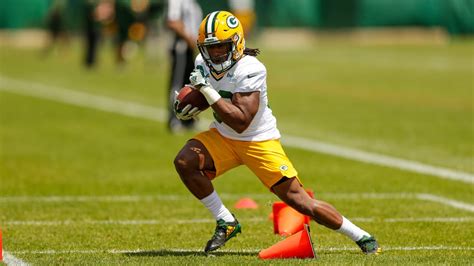 Bigger Stronger Aaron Jones Aims To Be As Explosive As Ever In 2018