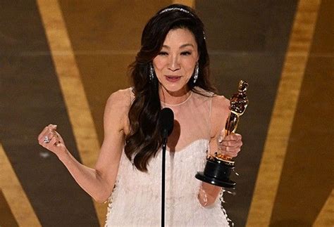 michelle yeoh makes history as first asian to win best actress oscar pang masa