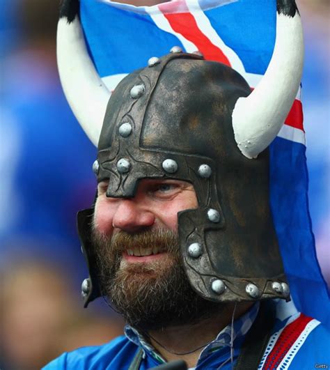 Walau Tersingkir Timnas Islandia Disambut Seperti Pahlawan Bbc News