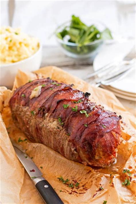 This meatloaf is really delicious! Mozzarella Stuffed Bacon Wrapped Meatloaf | RecipeLion.com