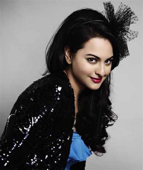 Famous Actress Sonakshi Sinha Wallpaper Beautiful Desktop Hd Wallpapers Download