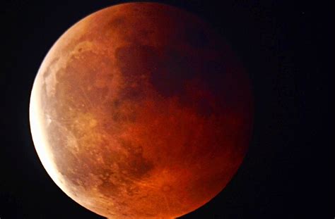 Wie hängt der blutmond mit einer mondfinsternis zusammen? Roter Mond auch über Stuttgart: Längster Blutmond des ...