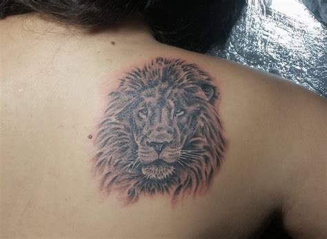 Wie wir alle wissen, trägt ein löwe den titel eines königs der tiere, er tattoos mit dem bild eines löwen sind sehr beliebt, am häufigsten unter den männern. Löwen Sternzeichen Tattoos