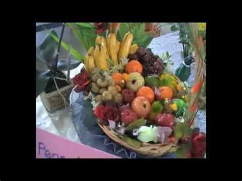 Kemudian susun buah buahan hantaran kahwin. Program KO 2009 (Gubahan Buah-Buahan) - YouTube