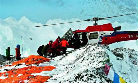 nepal earthquake everest toll climbs to 22