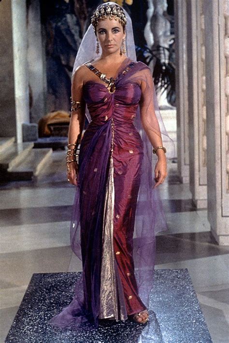 Elizabeth Taylor Looking Stunning As Cleopatra Dresses Elizabeth