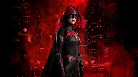 Batwoman Wallis Day É Escalada Como Nova Kate Kane Aliança Geek