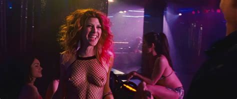 Sexy Stripper Marisa Tomei Showing Her Perfect Boobs In The Wrestler Team Celeb