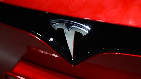 Tesla Recalls 2 Million Us Cars Over Autopilot Failure After Almost