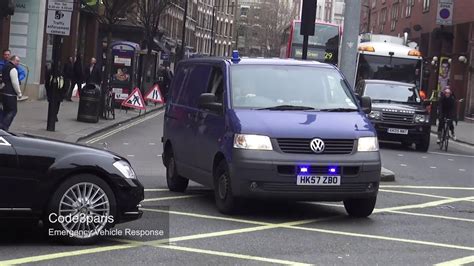 Unmarked London Police Vw Transporter Officer Waves Las Ambulance